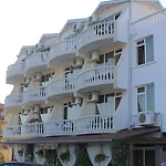 Hotel Yanis