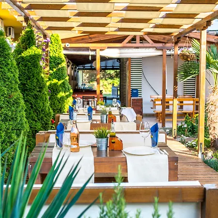 Yanis Hotel Lozenets