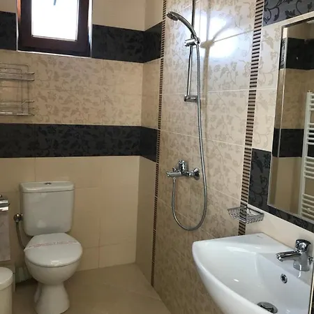 Yanis Hotel