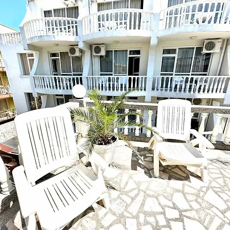 Hotel Yanis