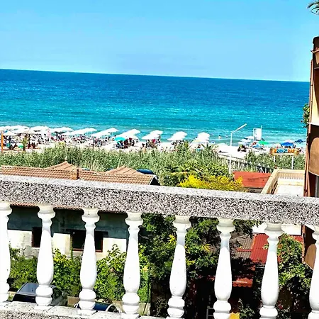Yanis Hotel