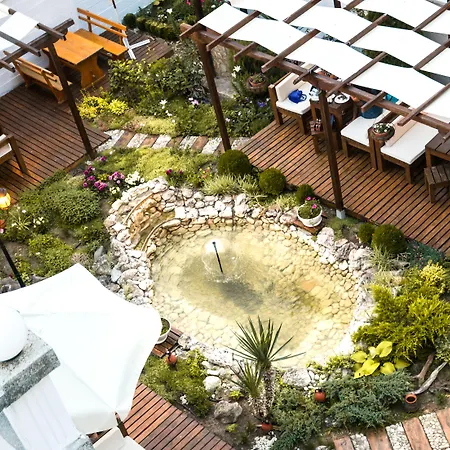 Hotel Yanis