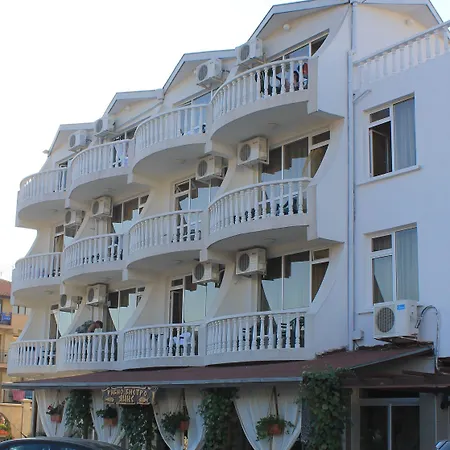 Hotel Yanis