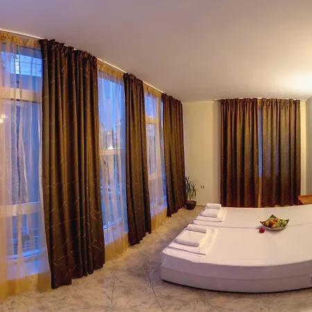 Yanis Hotel