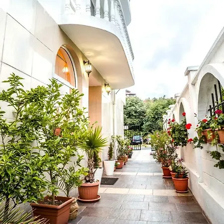 Hotel Yanis 3*