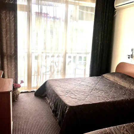 Hotel Yanis