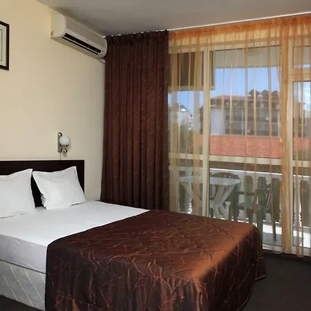 Hotel Yanis 3*