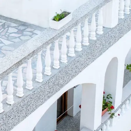 Yanis Hotel