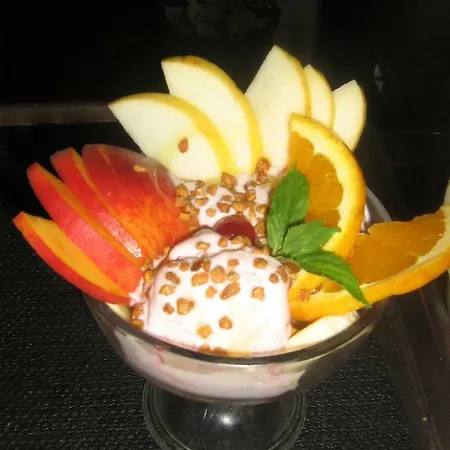 Yanis Hotel