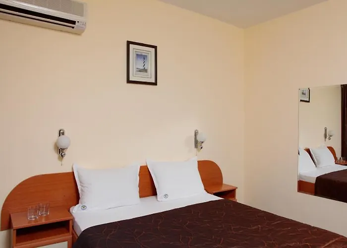 Yanis Hotel Lozenets