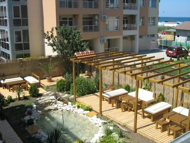 Hotel Yanis 3*