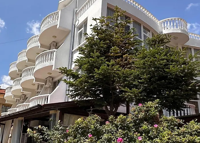 Yanis Hotel Lozenets