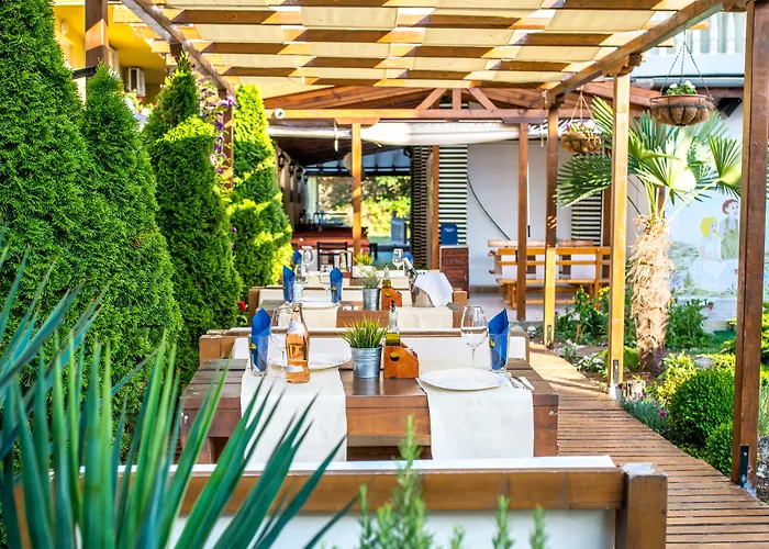 Yanis Hotel Lozenets